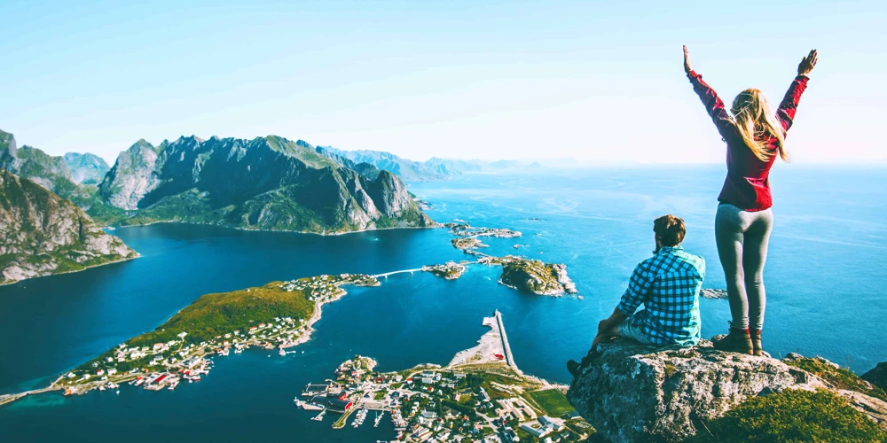 Zenus Bank Couple On Mountain Edge