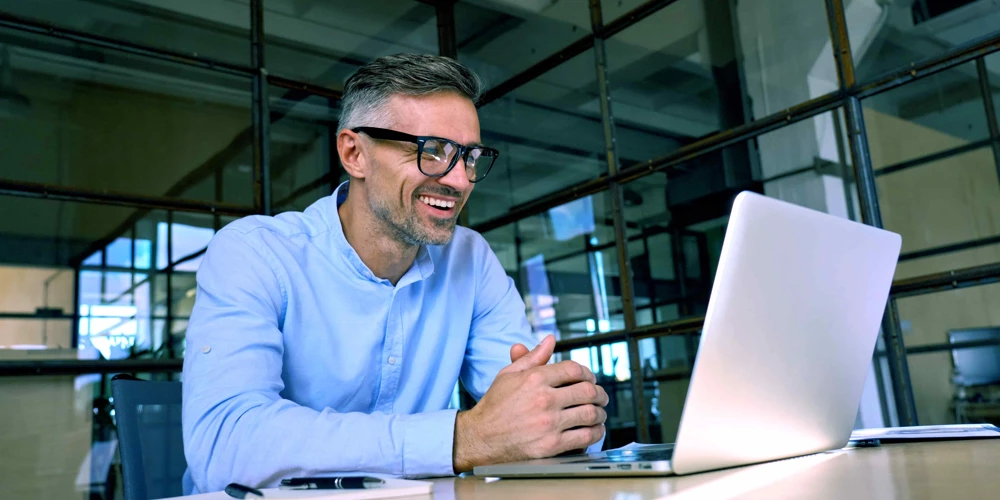 Zenus Bank Businessman On Laptop Inside